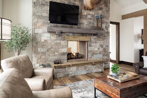 TV, fireplace, books - Elk Haven Ranch-Gorgeous home in Bridger Canyon on 100+ acres with a hot tub (Bozeman)