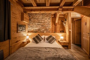 6 bedrooms, iron/ironing board, free WiFi, bed sheets