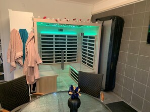 Behandlingsrom for par, badstue, boblebad og kroppsbehandlinger