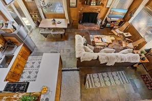 Smart TV, fireplace