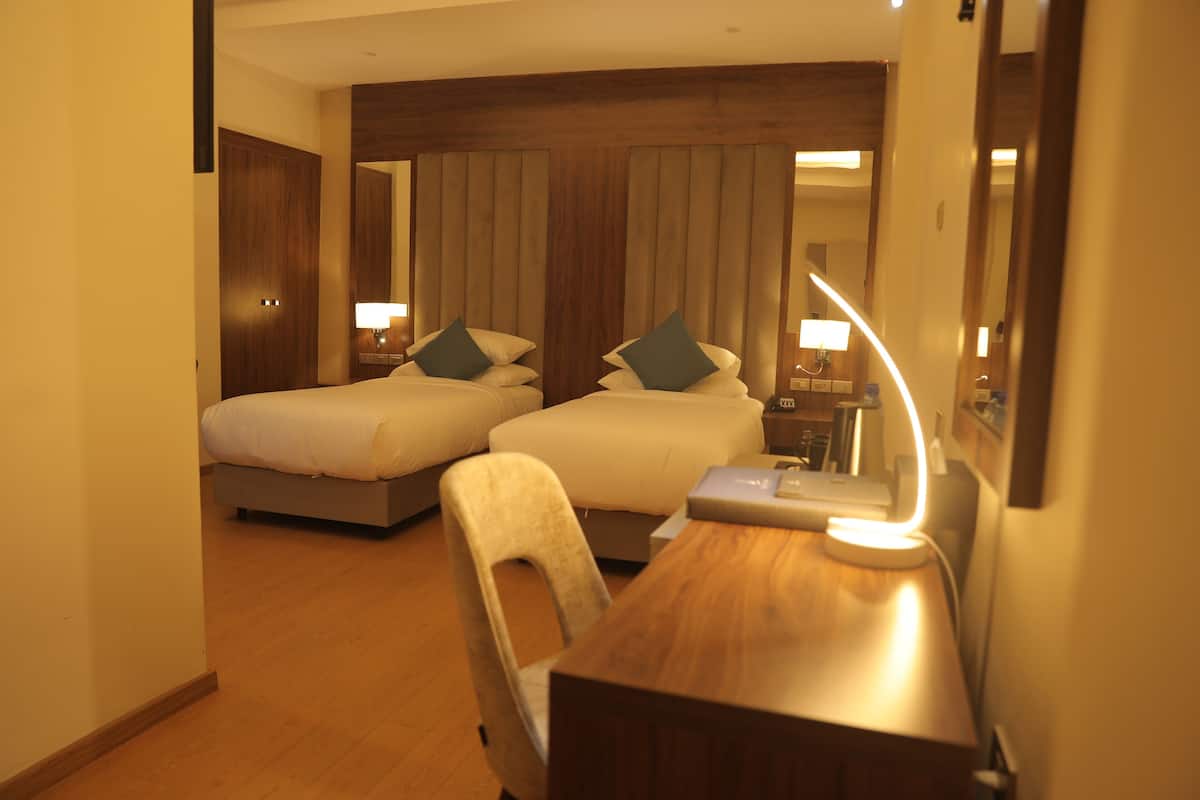 twin room | desk, laptop workspace, iron/ironing board, free wifi