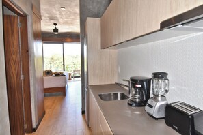 Deluxe Studio Suite, 1 King Bed, Balcony | Free WiFi, bed sheets