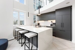 Private kitchen - The Vancouver Penthouse, 2-Level, Patios, Hot Tub (Vancouver)