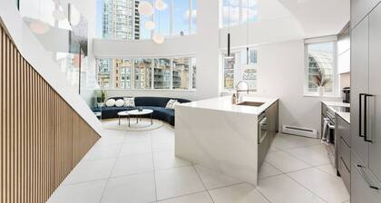 The Vancouver Penthouse, 2-Level, Patios, Hot Tub