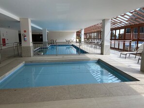 Piscine couverte, piscine extérieure
