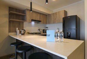 Fridge, microwave, oven, stovetop - w* | Comfortable 2BR in Barranco (Lima)