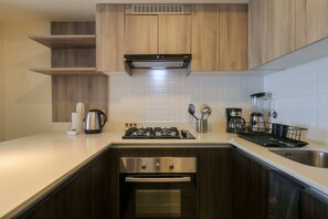 冰箱、微波炉、烤箱、炉灶