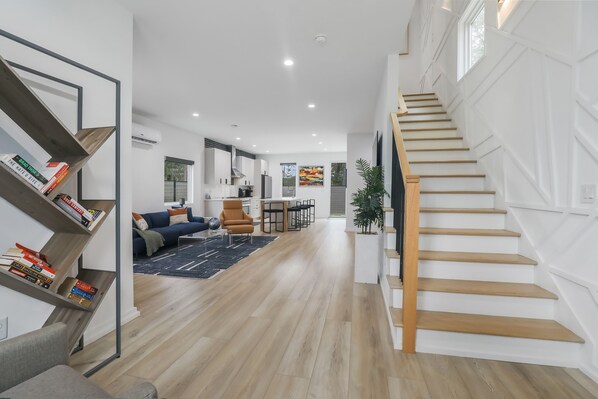 المنشأة من الداخل