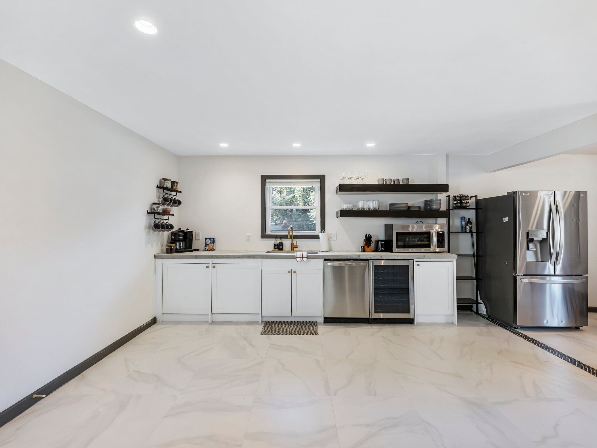 NEW! Renovated! 6 Minutes to Airport!