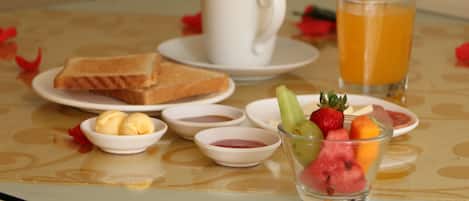 Tägliches inbegriffenes kontinentales Frühstück