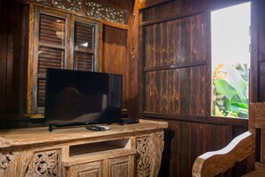 Romantic Villa | Egyptian cotton sheets, premium bedding, minibar, in-room safe - The Meranggi (Ubud)