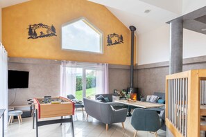 Télévision, cheminée