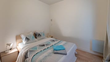1 chambre, fer et planche à repasser, Wi-Fi gratuit, draps fournis