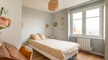 1 slaapkamer, een strijkplank/strijkijzer, gratis wifi, beddengoed