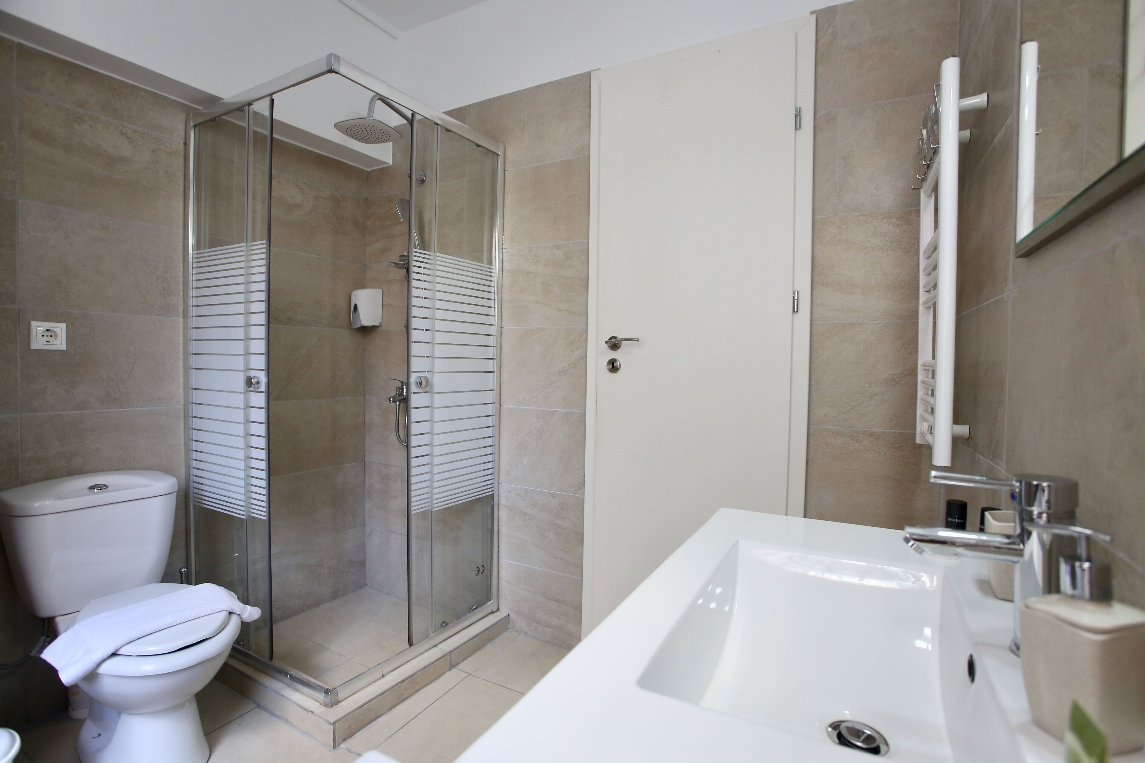 Standard Apartment | Bathroom