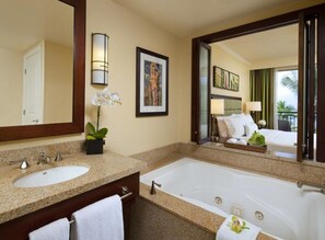 Ensemble baignoire-douche, baignoire à remous