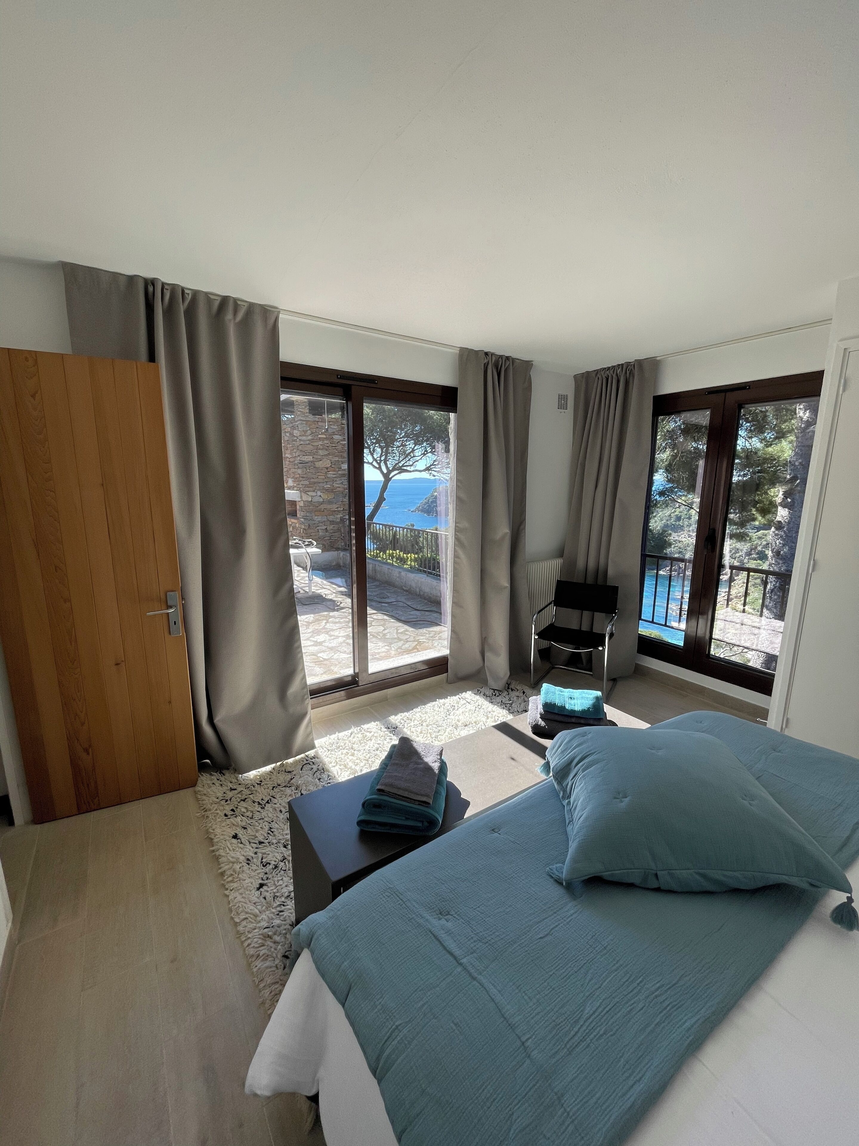 4 chambres, fer et planche à repasser, Wi-Fi gratuit, draps fournis