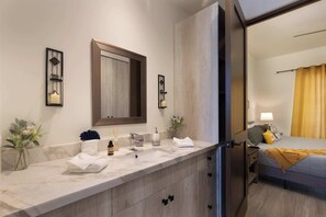 2 bedrooms, in-room safe, iron/ironing board, WiFi