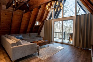 تلفزيون ذكي، ألعاب فيديو، كرة قدم الطاولة، كُتُب