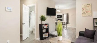 Comfy Cozy 2br home priv.parking 10min to dntwn