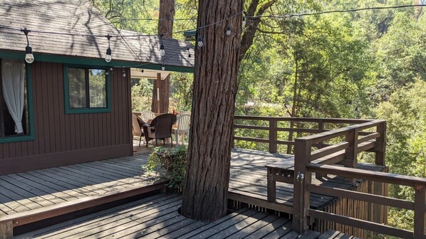 Outdoor dining - Pierce's Place (Miramonte)