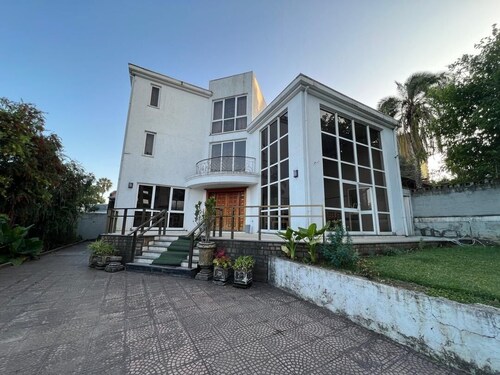 Luxury Living ~ Central Location