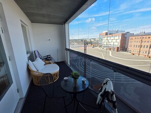 Leilighet – superior, badstue, delvis utsikt mot innsjø | Terrasse/patio