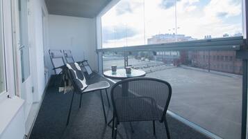 Superior-huoneisto, sauna, osittainen järvinäköala | Terassi/patio