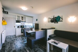 Apartment, Mehrere Betten, Nichtraucher | Wohnbereich