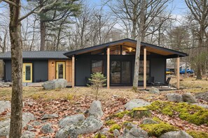 Exterior - The LoveShack- MidCenturyModern w hot tub in the Poconos! (Lake Harmony)