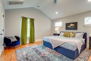 3 habitaciones, tabla de planchar con plancha, wifi y ropa de cama 