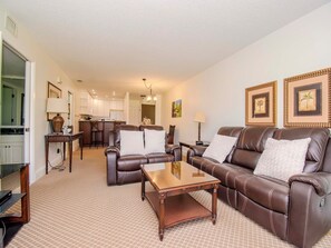 Smart TV, books - Tranquil  Saddlebrook 2br 2ba Condo with Wildlife Views  (Wesley Chapel)