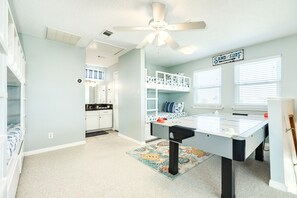 3 bedrooms, iron/ironing board, free WiFi, bed sheets