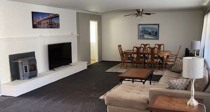 Spacious Red Bluff mid-century ranch style