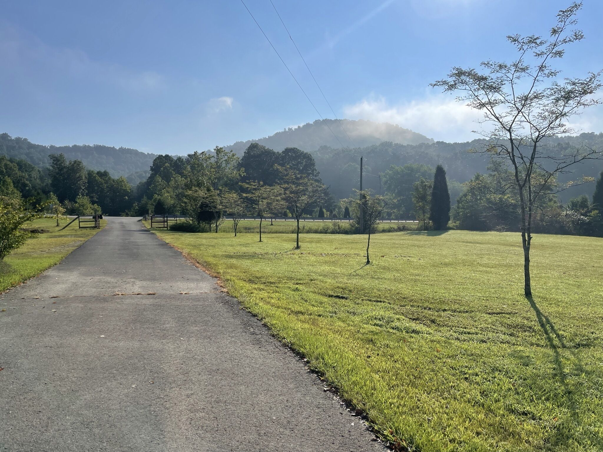 Red River Gorge! 5 bed/3bath on 8 private acres!! Hot tub, Arcade room, Garage