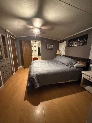 2 多间卧室、熨斗/熨衣板、免费 WiFi、床单