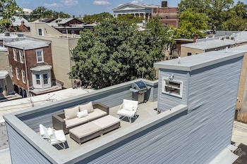 Trendy Fairmount Gem Roof Deck