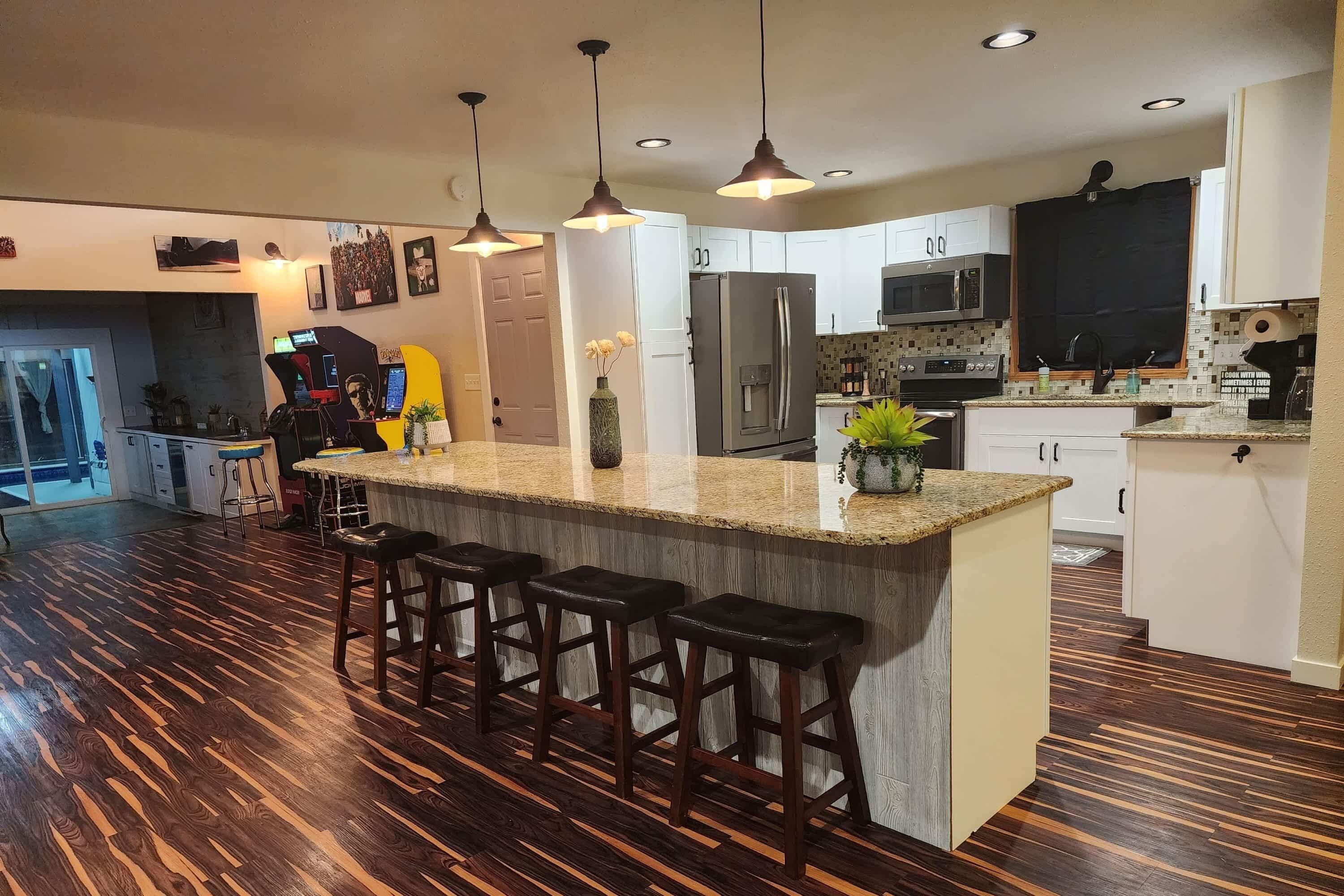 Refrigerador, microondas, horno, placa de cocina