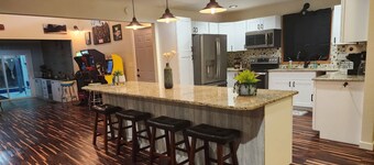 *Family Retreat* *Indoor Pool* *Arcade*