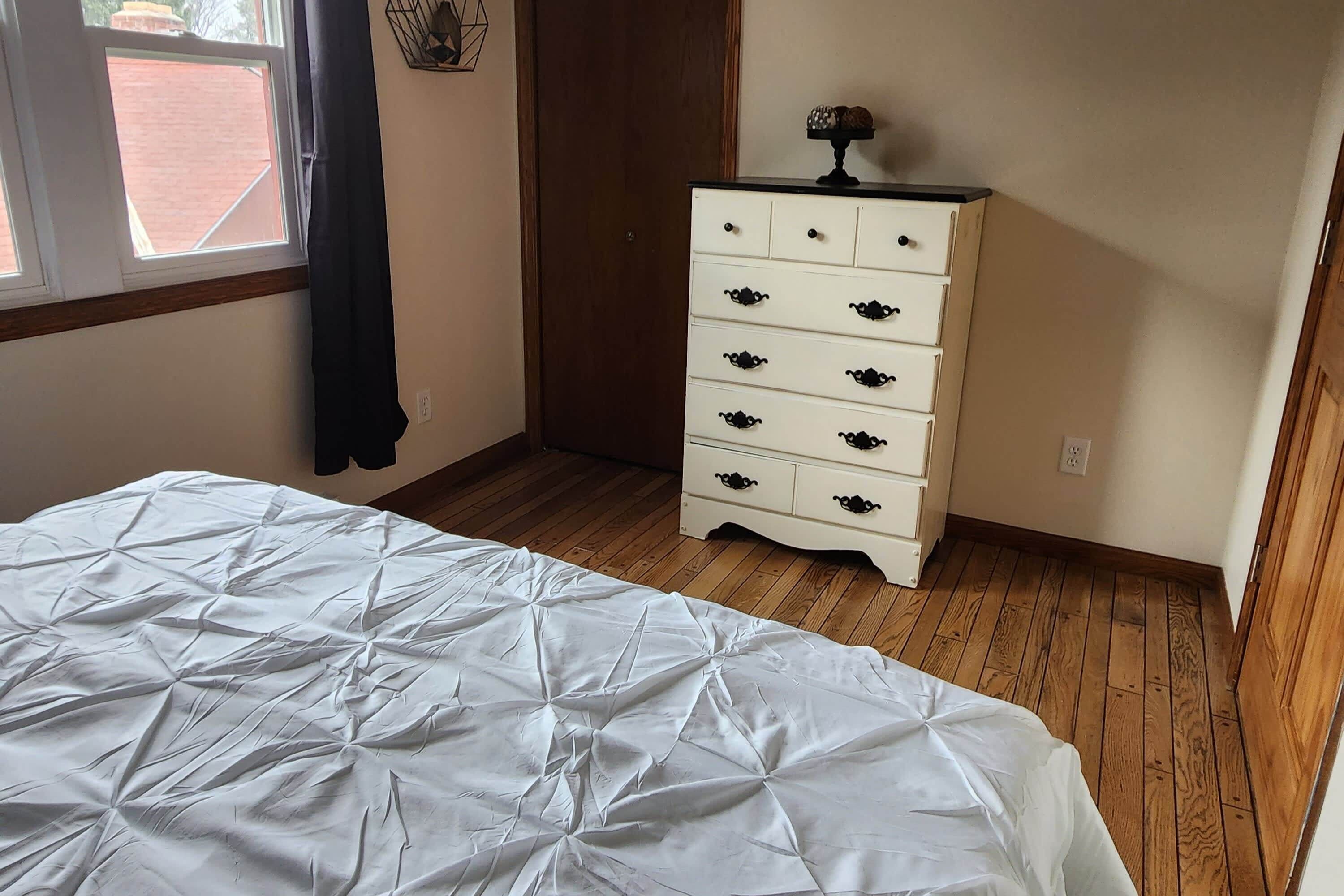 5 chambres, fer et planche à repasser, Wi-Fi, draps fournis