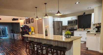 *Family Retreat* *Indoor Pool* *Arcade*