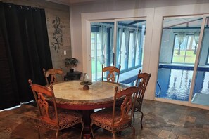 Dining - *Family Retreat* *Indoor Pool* *Arcade* (Janesville)