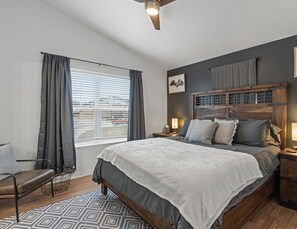 3 bedrooms, desk, iron/ironing board, travel cot - Relaxing Mountain Retreat (Bayfield)