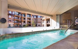 Piscina all'aperto, una piscina riscaldata