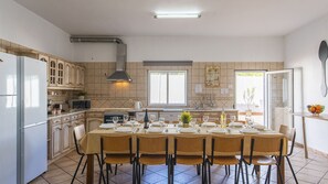Coffee/tea maker, fridge, microwave, oven - Retreat w/ heatable pool & BBQ (Boliqueime)