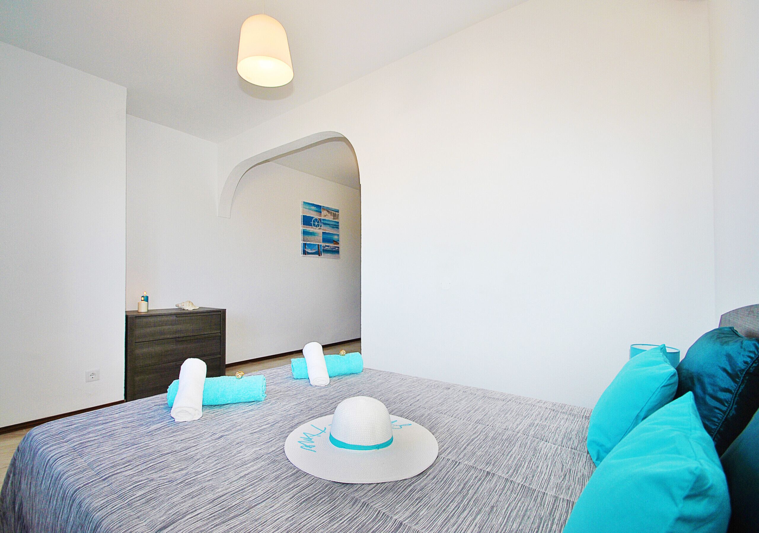 6 bedrooms, in-room safe, iron/ironing board, free WiFi