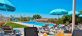 Retreat w/ heatable pool & BBQ