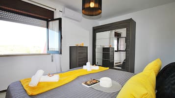 6 bedrooms, in-room safe, iron/ironing board, free WiFi