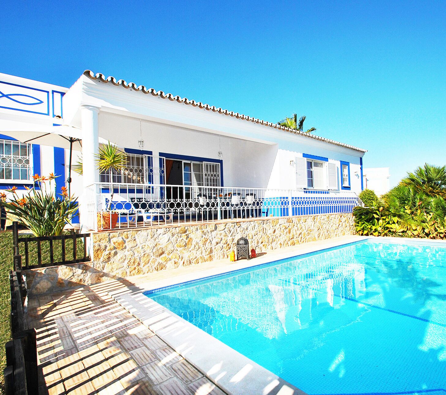 LOVELY VILLA W\/ PRIVATE POOL, AIR CON, BARBECUE, Wi-Fi AND CLOSE TO AMENITIES