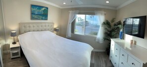 3 bedrooms, desk, iron/ironing board, travel cot - Luxurious Cozy Beach Front Condo!(Steps to the sand) (Port Hueneme)